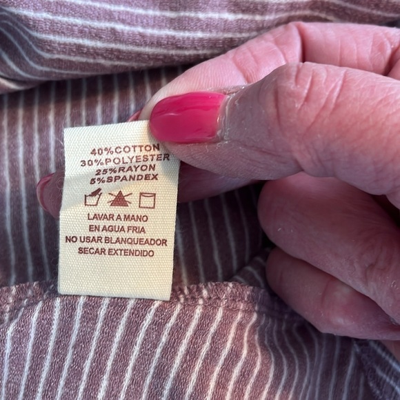 Hem & Thread Women’s Plum And Cream Sleeveless Tee Size Small NWT - Picture 9 of 9